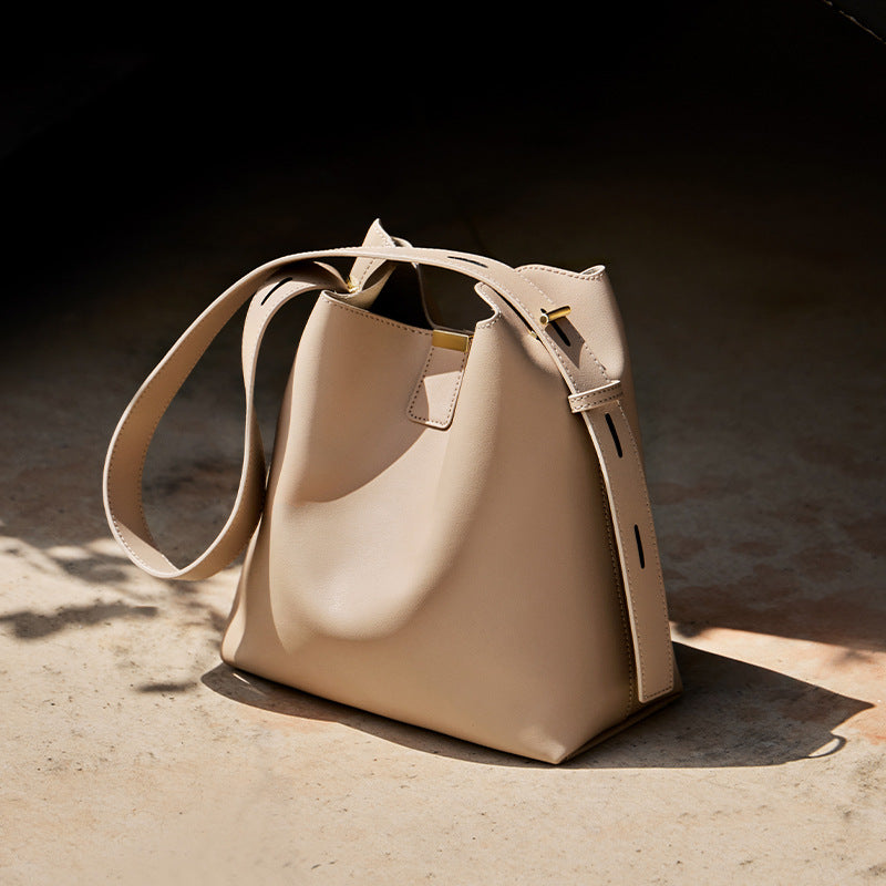 Cool Casual Elegant Women's Free Pendant Bucket Bag