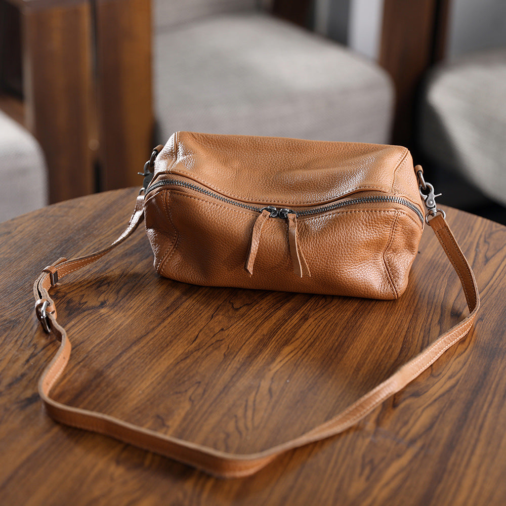 Women's Handmade Retro Lightweight Simple Peasant Cowhide Soft Bags