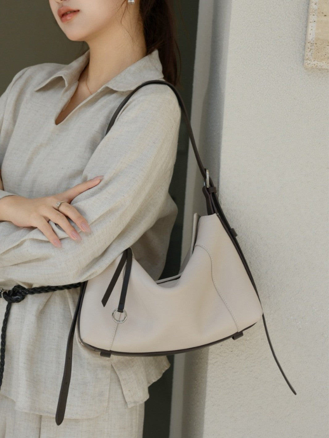 Women's Large Capacity Simple Commute Leather First Bags