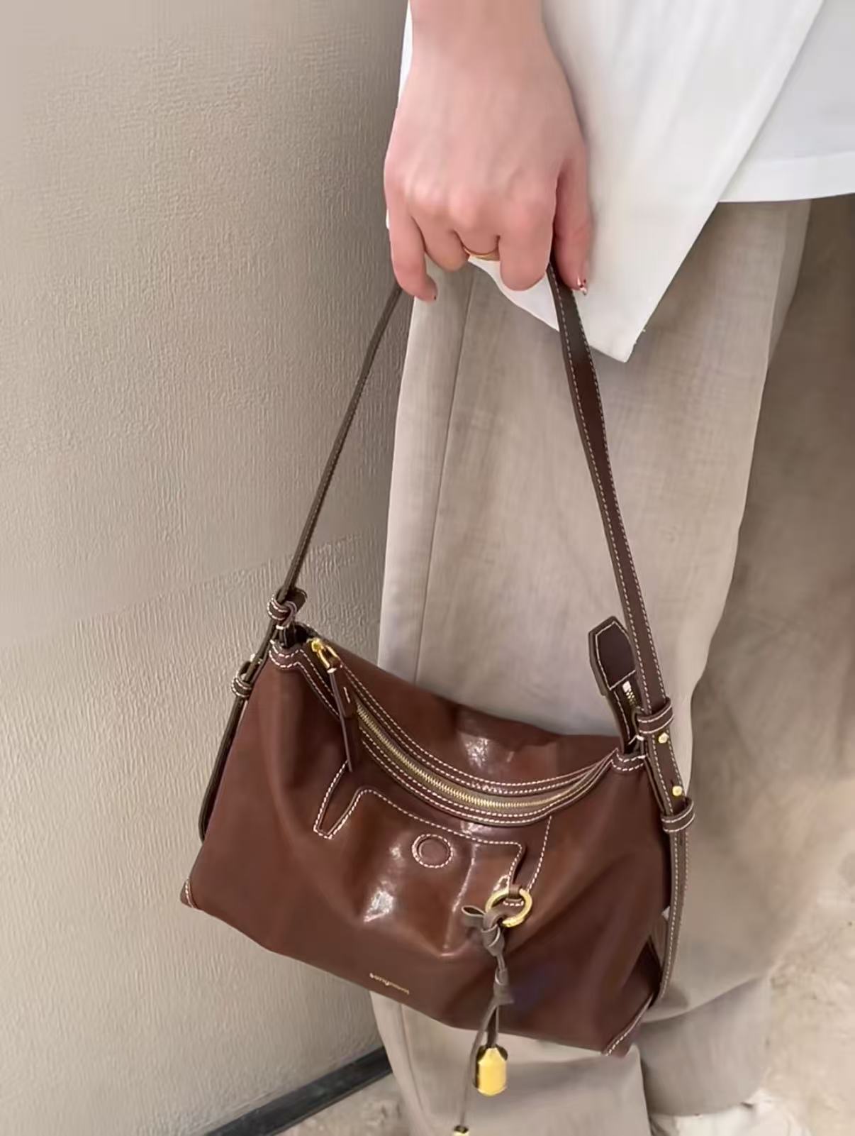 Women's Tracking Series Light Carpetbag Vegetable Tanning Leather Commuter Dumpling Underarm Bag