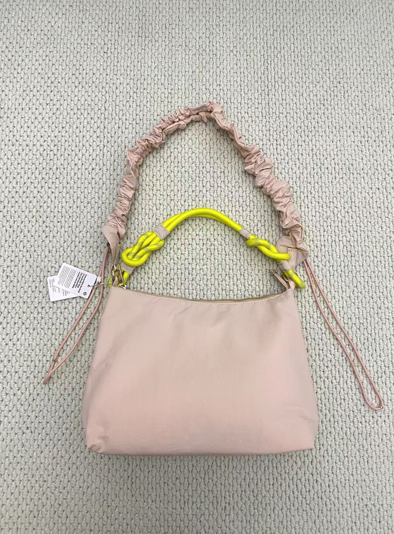 Popular Road Large Intestine Pleated Cloud Underarm Bag
