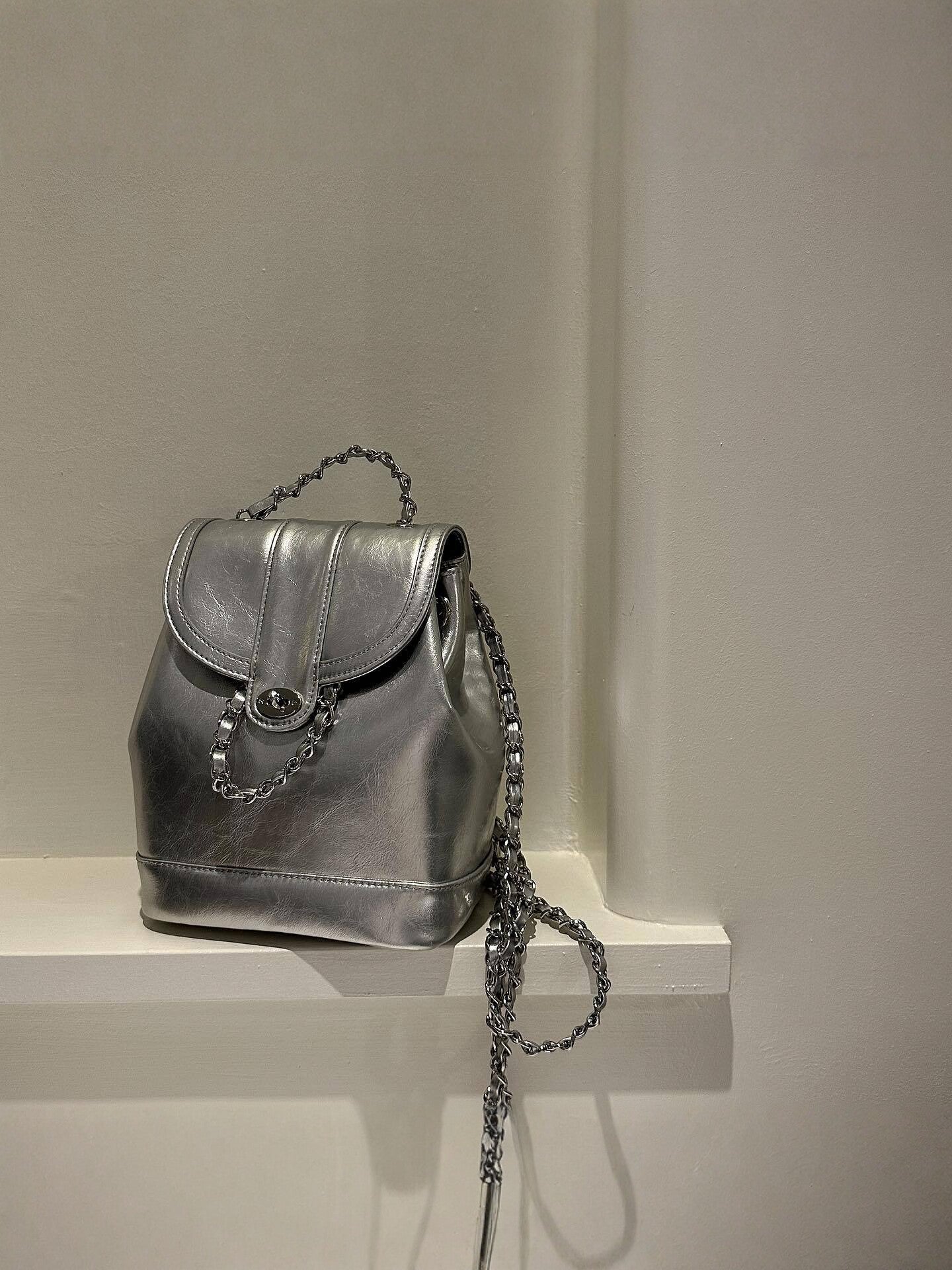 Niche Genuine Cowhide Chain Terms Lightweight Classic Backpacks