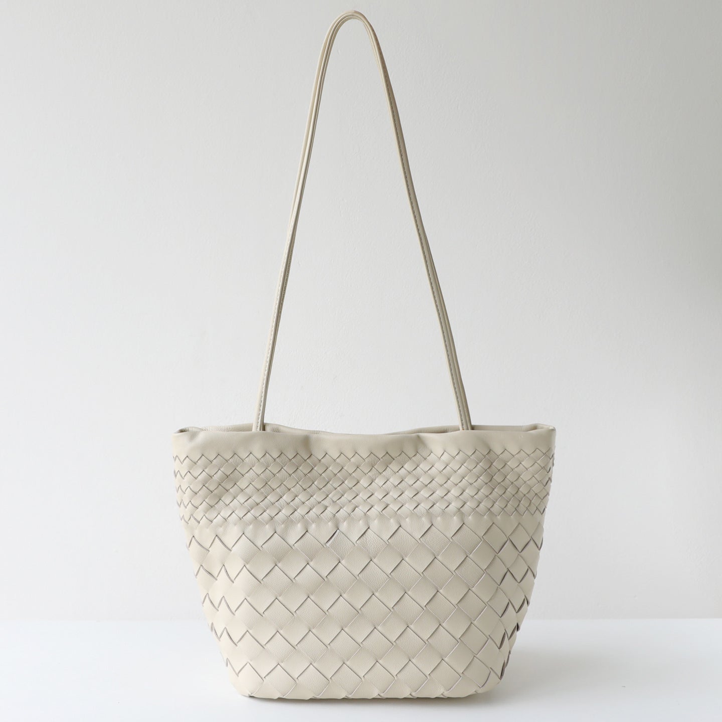 Women's Design Sheepskin Woven Underarm Literary Lazy Commuter Genuine Bucket Bag