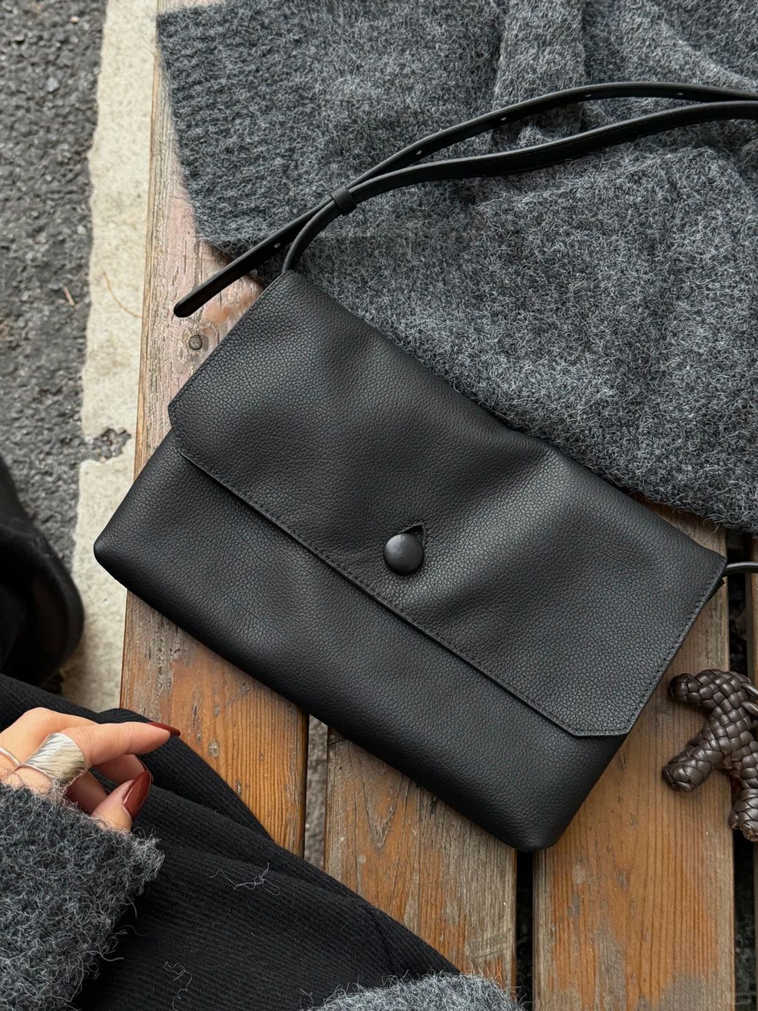 Women's Korean Style Niche Button Large Minimalist Top Layer Leather Bags