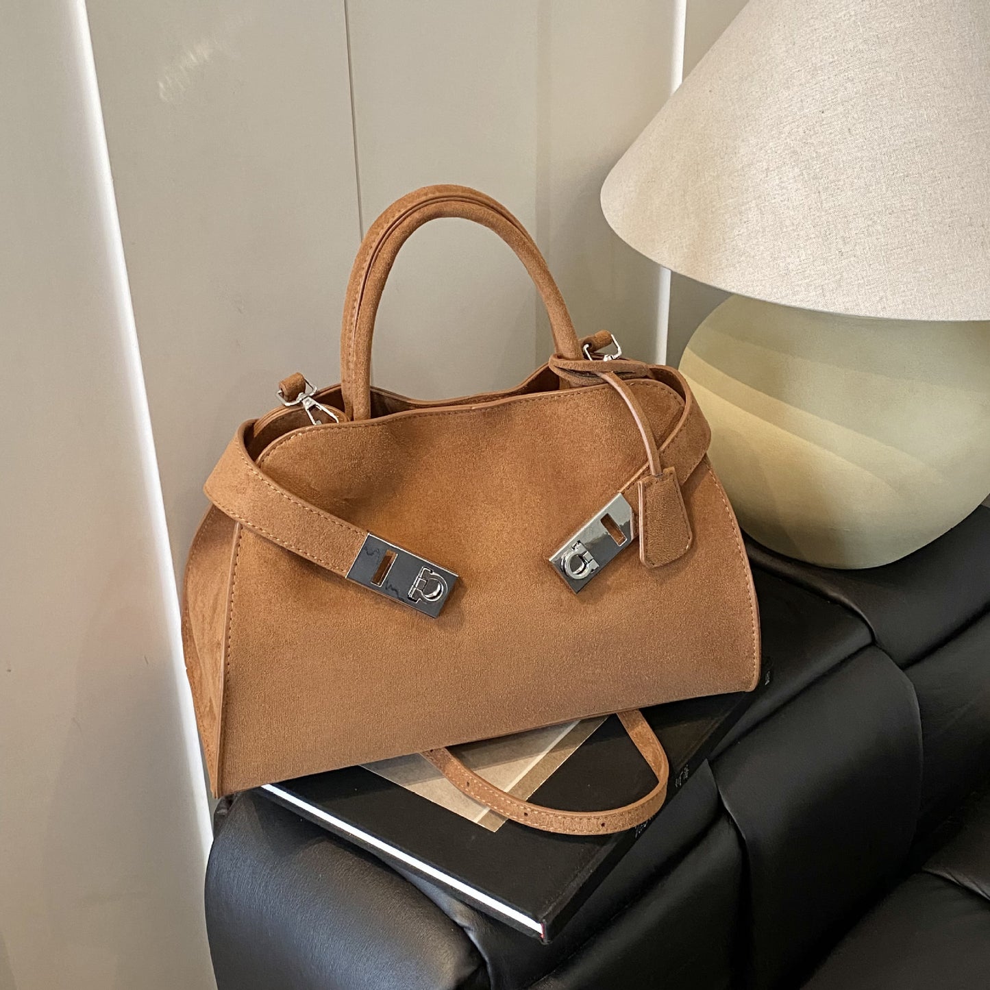 Women's Large Capacity Totes Design Light Luxury Bags