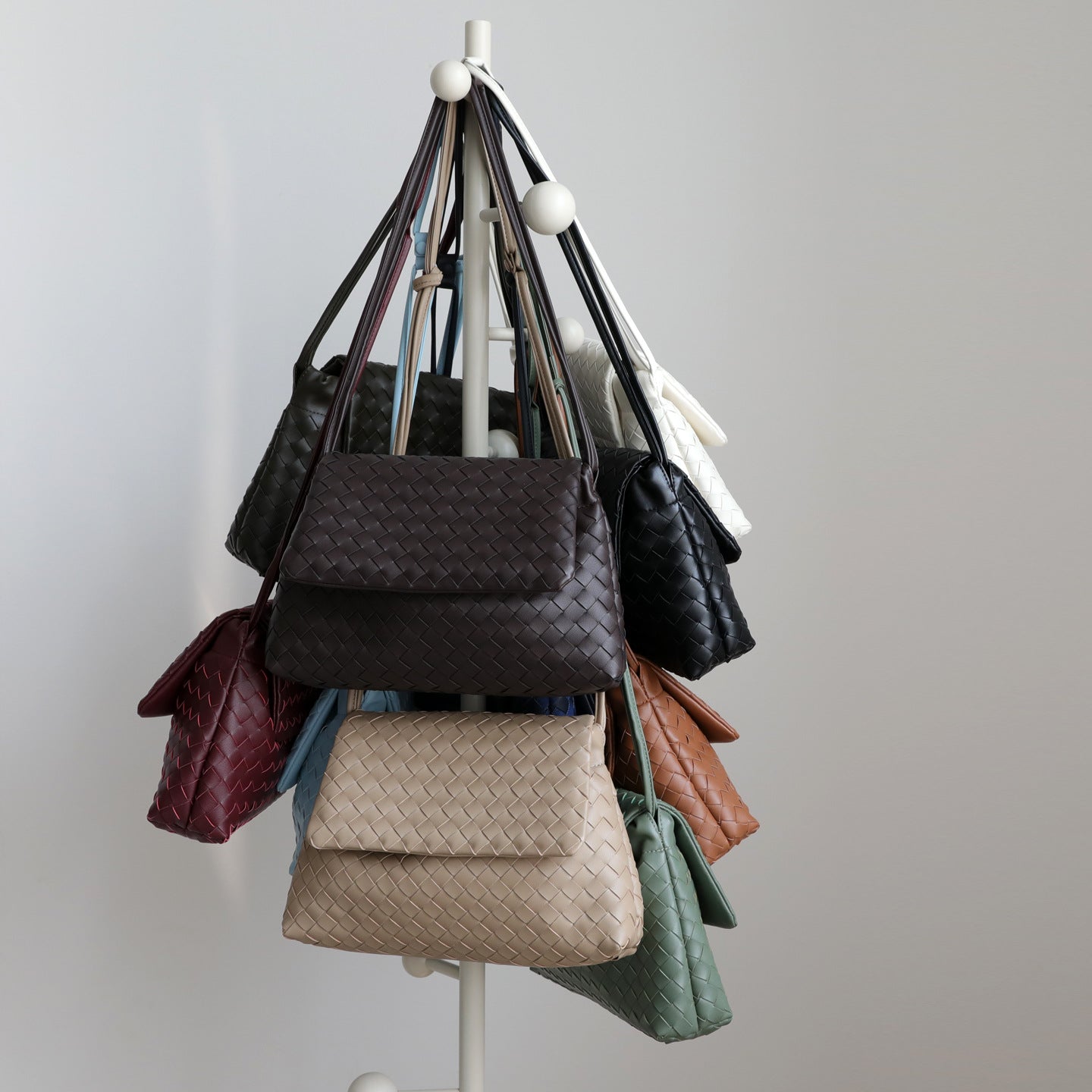 Women's High-grade Flip Hand-woven Commuter Leather Large Capacity Garbage Women's Shoulder Bag