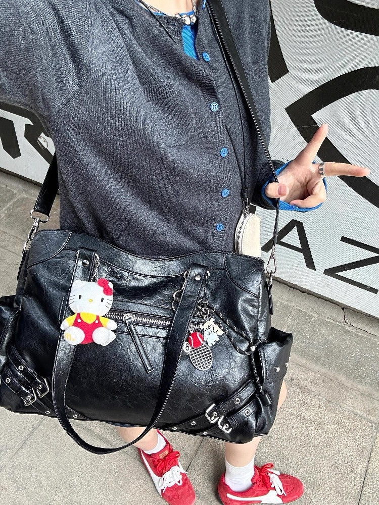 Design High-grade Hot Motorcycle Underarm Large Capacity Rivet Retro Women's Messenger Bag
