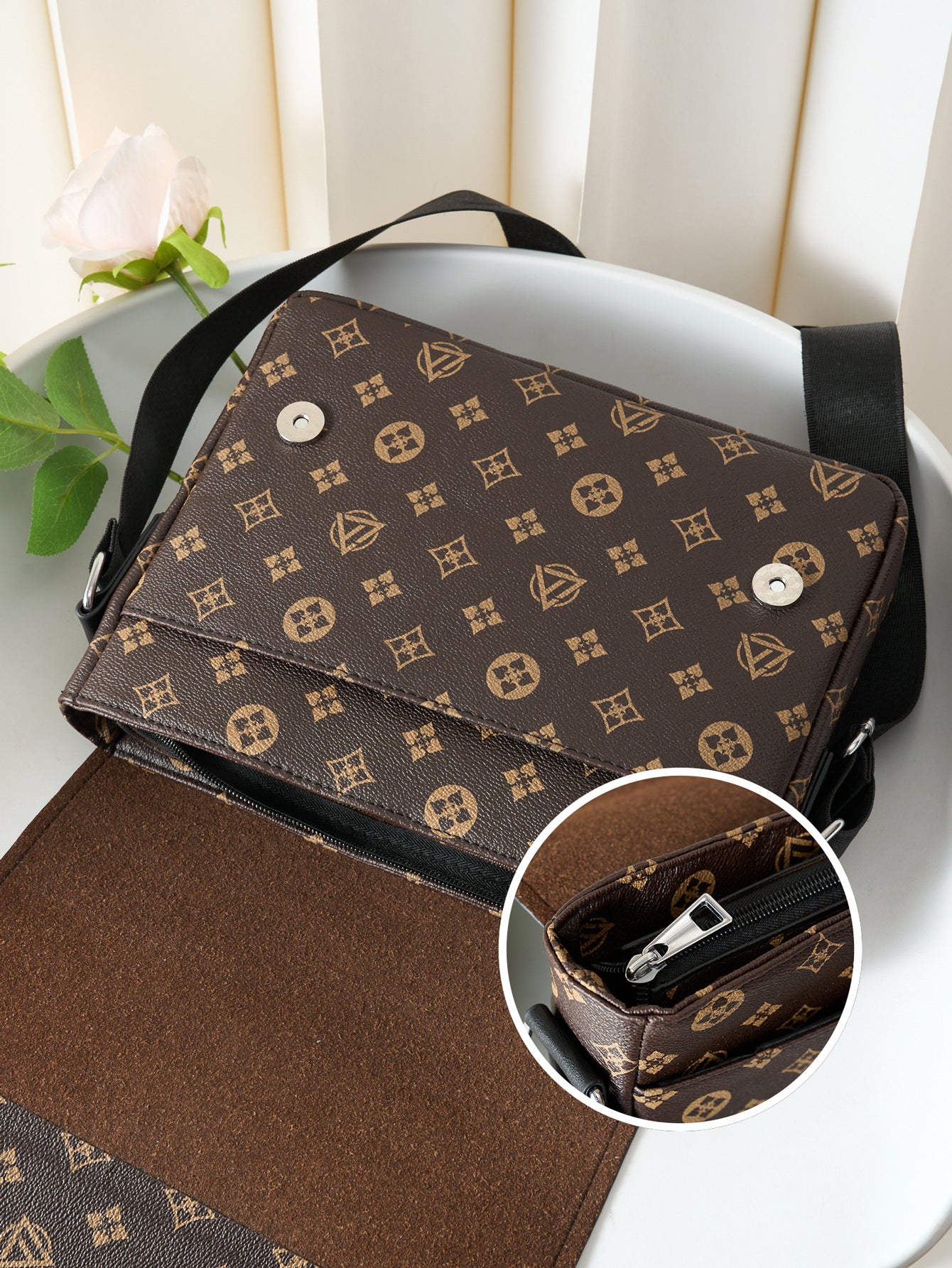 Simple Flip Business Commute Portable Lightweight Large Men's Messenger Bag