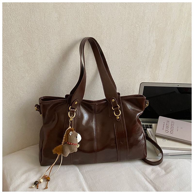 Women's Spring Large Capacity Fashion High-grade Underarm Bag