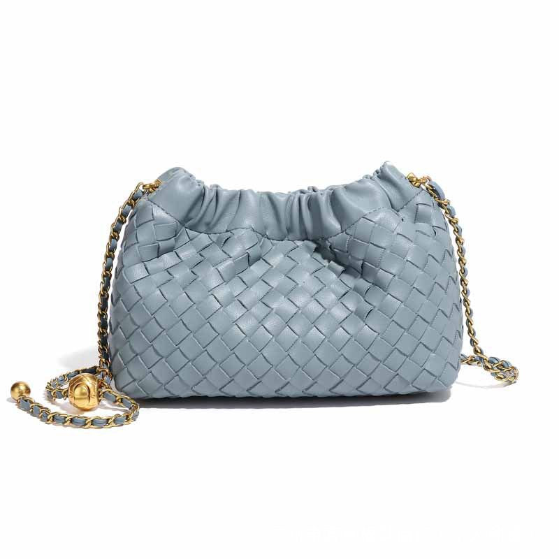 Women's Handmade Woven Cloud Classic Style Chain Versatile Light Luxury Women's Messenger Bag