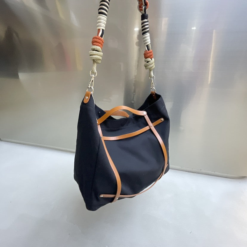 Women's Simple Fashion Large Capacity Niche Canvas Women's Shoulder Bag