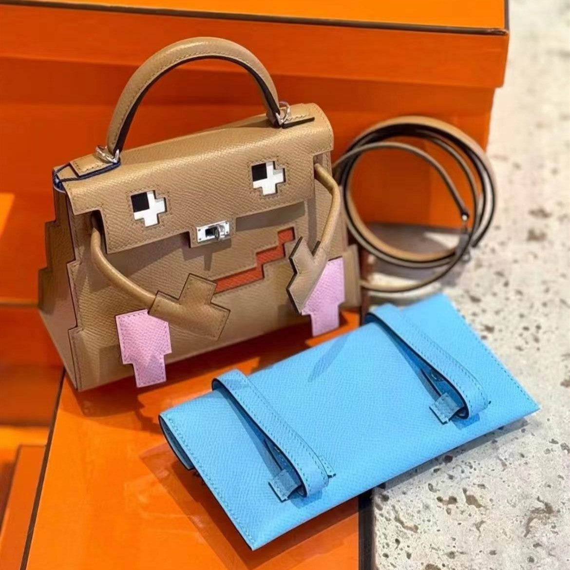 Women's Home Cowhide Robot Kelly Smiling Face Mosaic Handbags