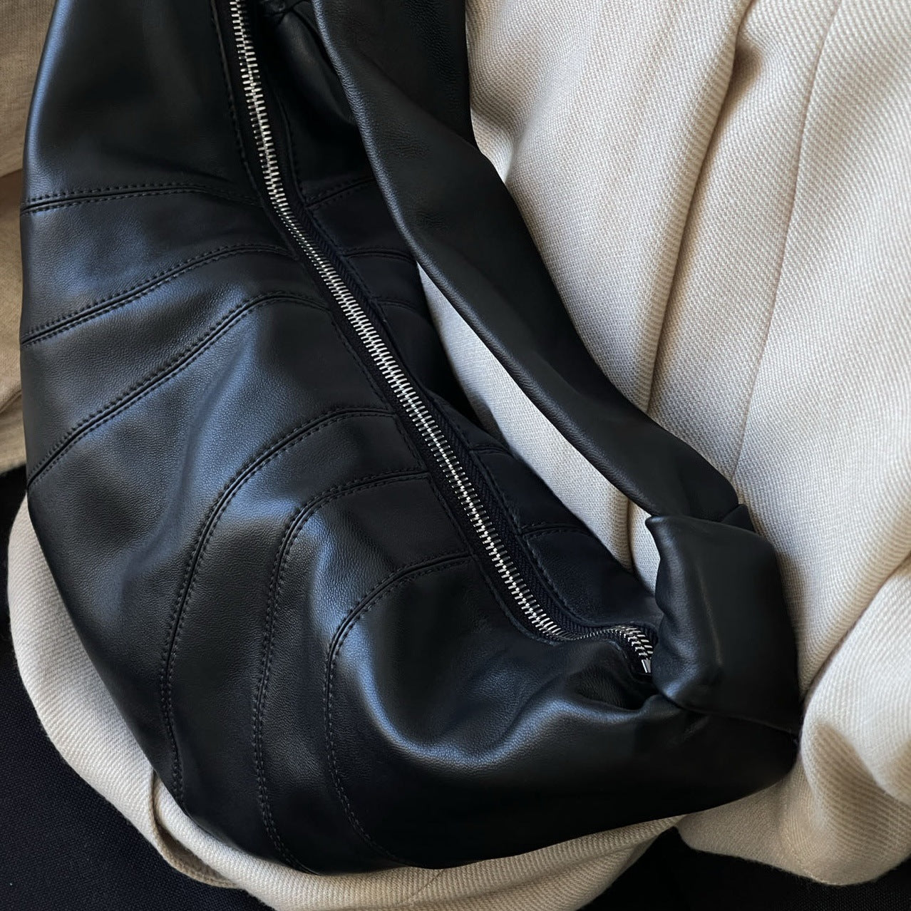 Women's Size Dark Chocolate Black Croissant Added Inner Niche Advanced Idle Women's Shoulder Bag
