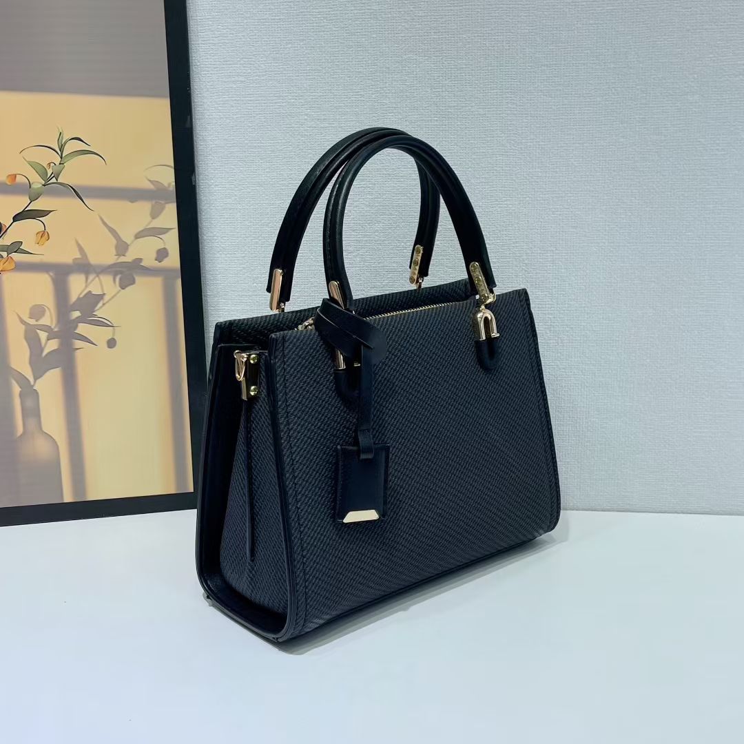 Women's Ornaments Commuter Urban Simple Large Capacity Women's Handbag