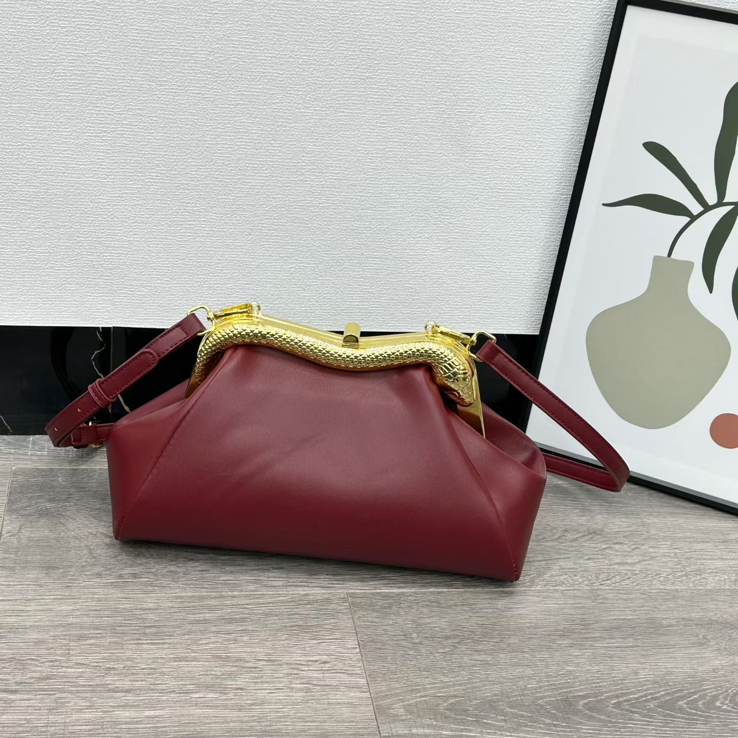 Women's Snake-shaped Clip Exquisite Retro Cloud Underarm Bag