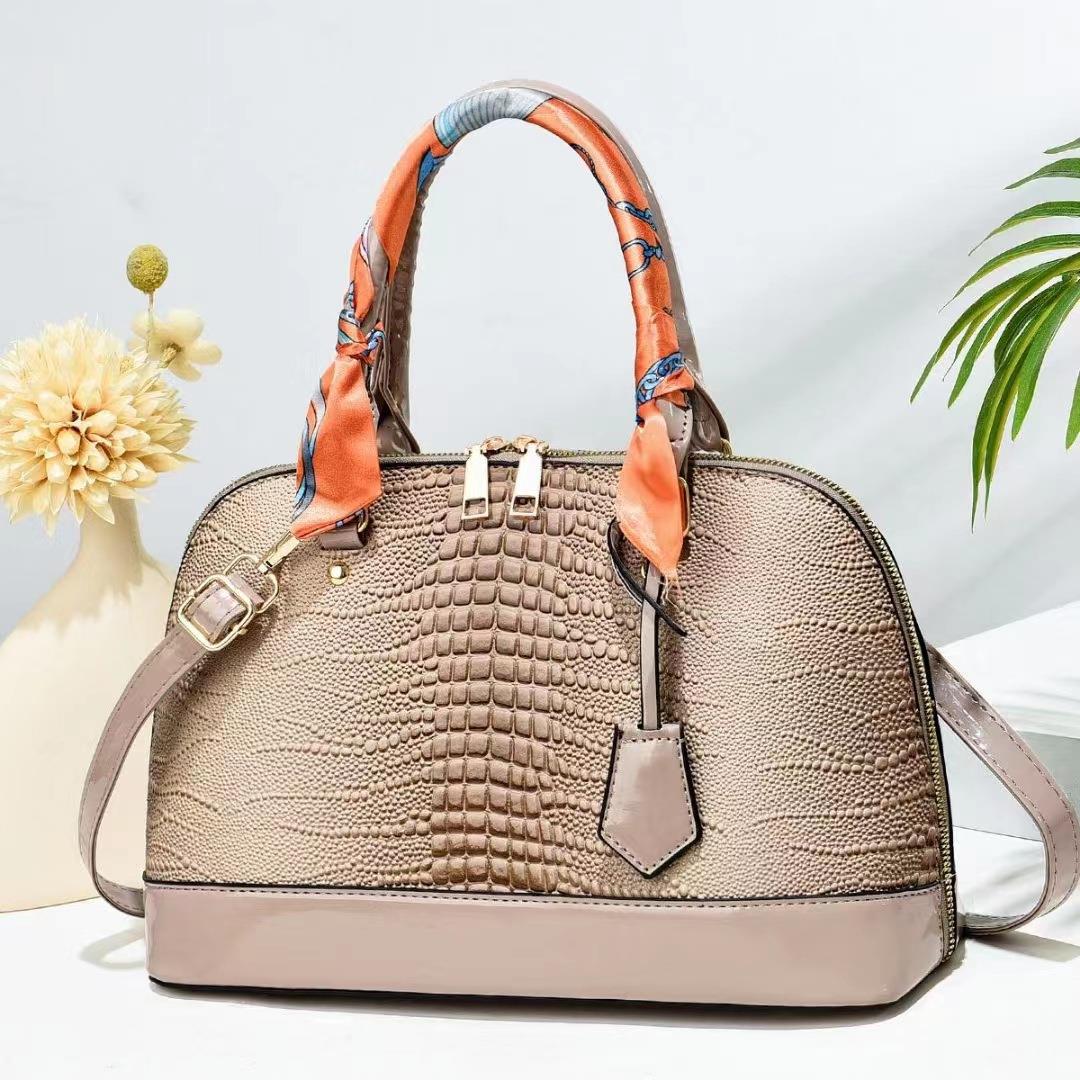 Creative Glamorous Women's Shell Large Capacity Bags