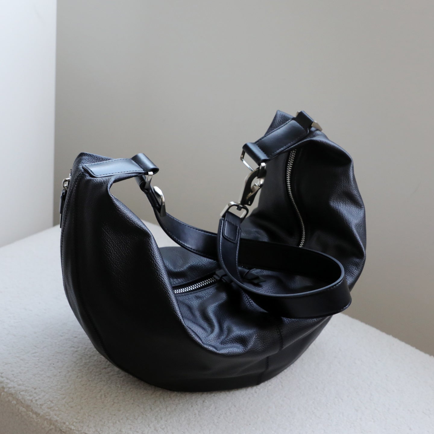 First Layer Leather Croissant Retro Old Money Style Large Capacity Underarm Bag