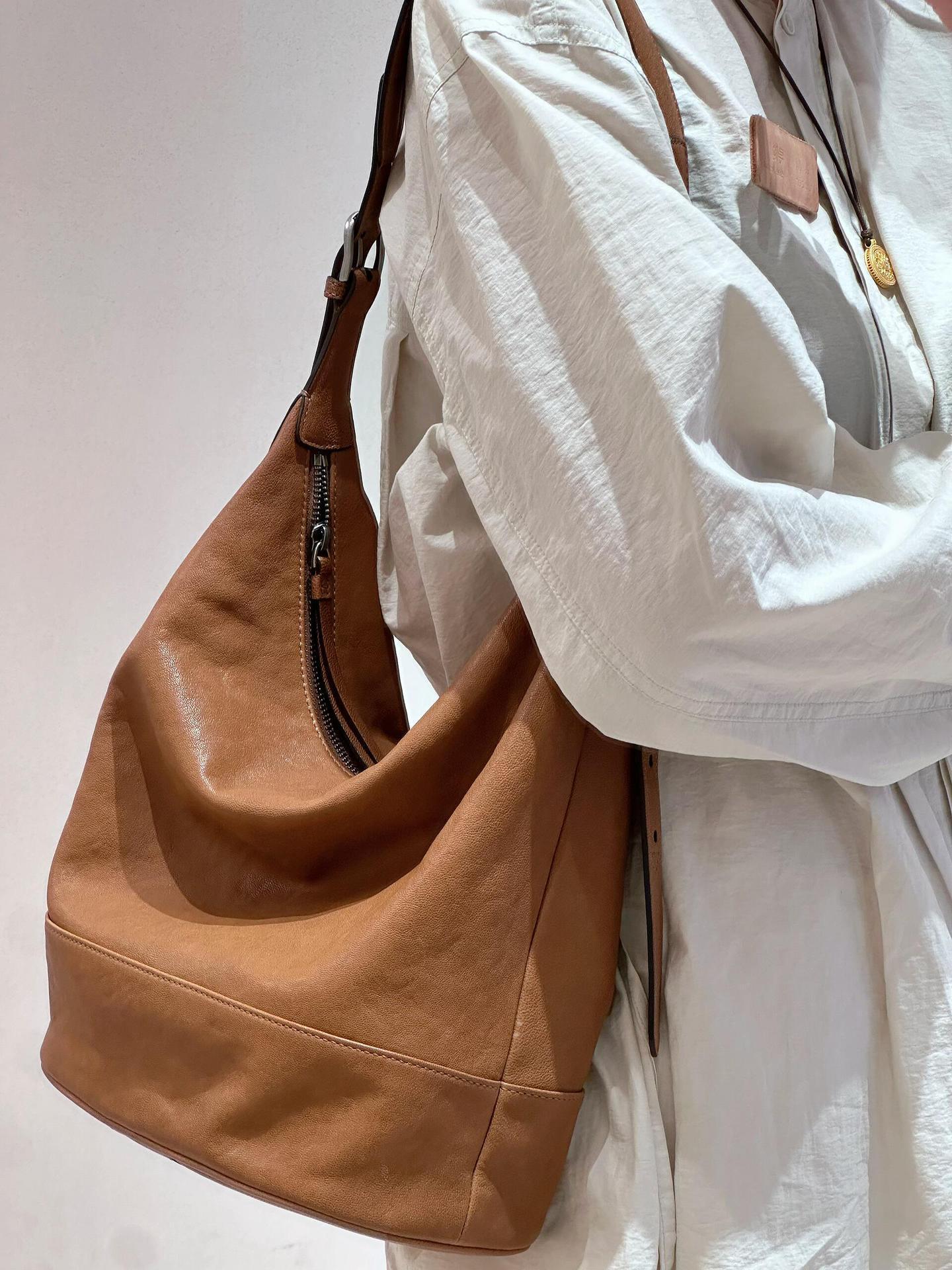 Women's Tanned Sheepskin Binaural Leather Large Capacity Women's Shoulder Bag