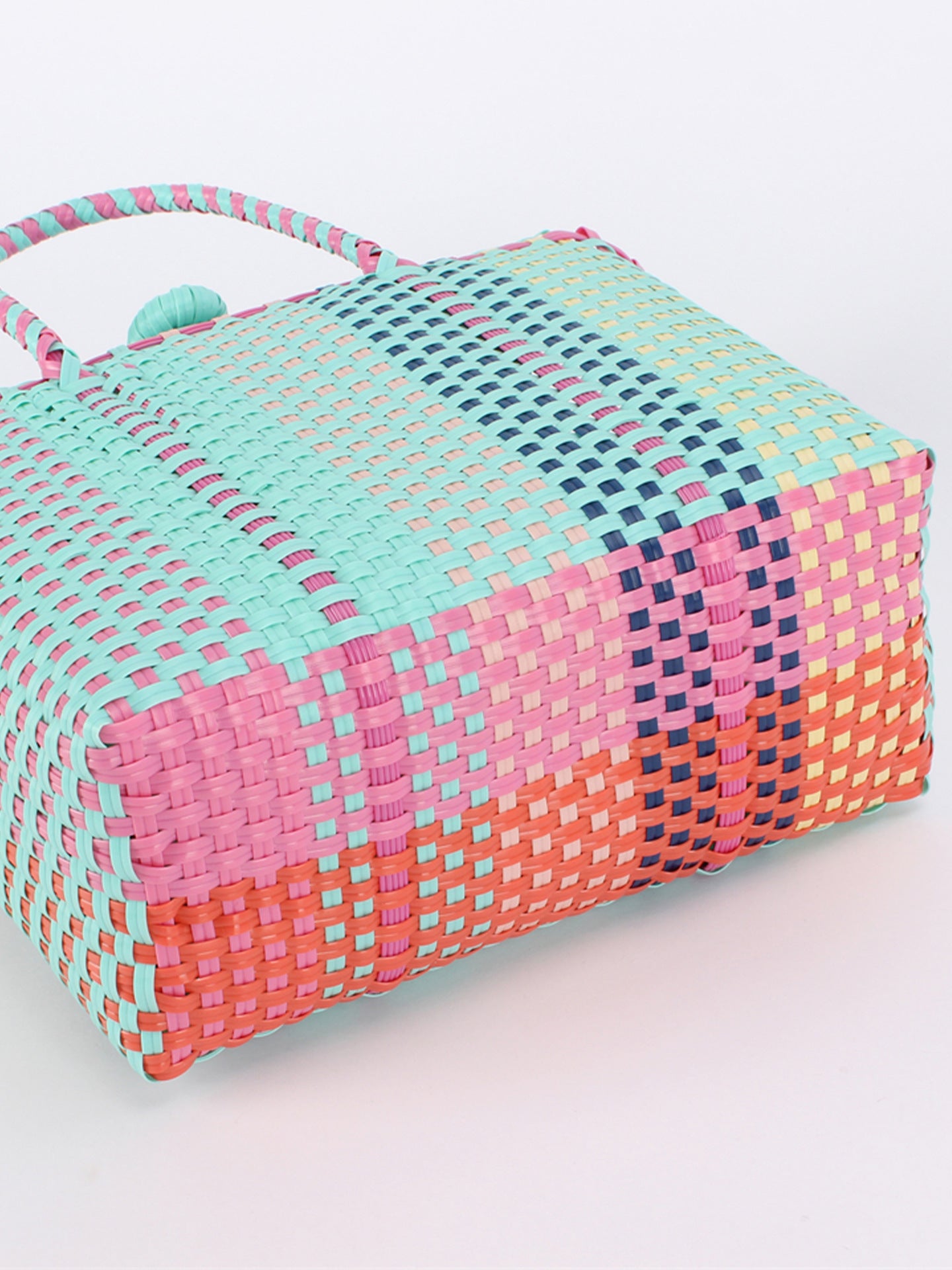 Women's Fresh Contrast Color Hand-woven Plastic Basket Beach Vacation Picnic Hand Bags