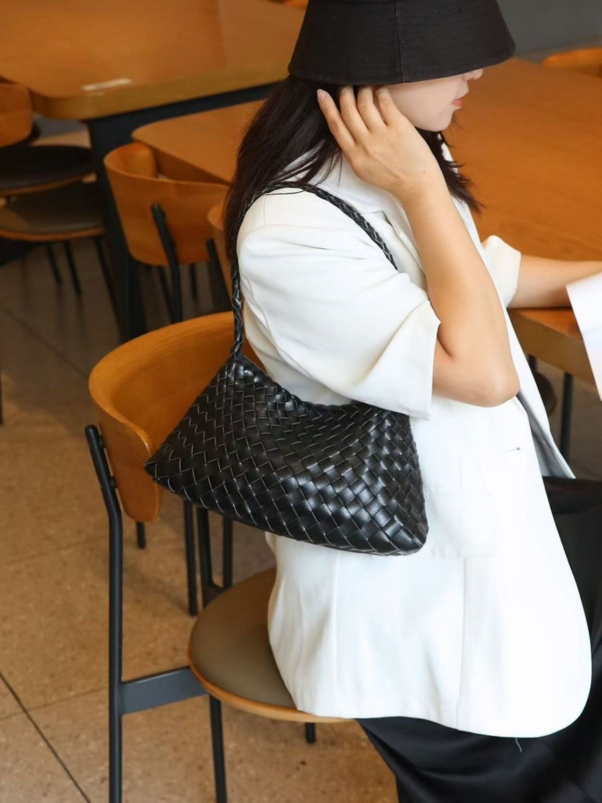 Women's Sense Authentic Leather Weave Underarm Versatile Vegetable Basket Women's Shoulder Bag