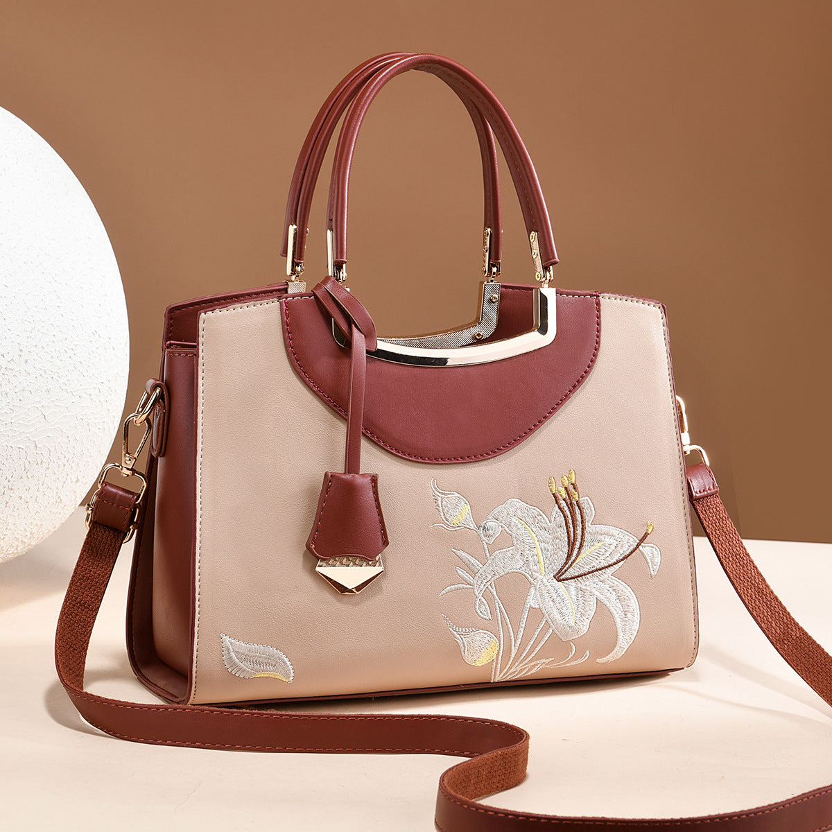 Women's Chinese Style Embroidery Mother's Large Capacity Generous Women's Handbag