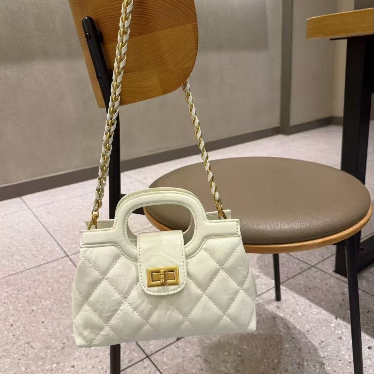 Women's Classic Style Diamond Pattern Chain Summer Vegetable Tanned Women's Messenger Bag