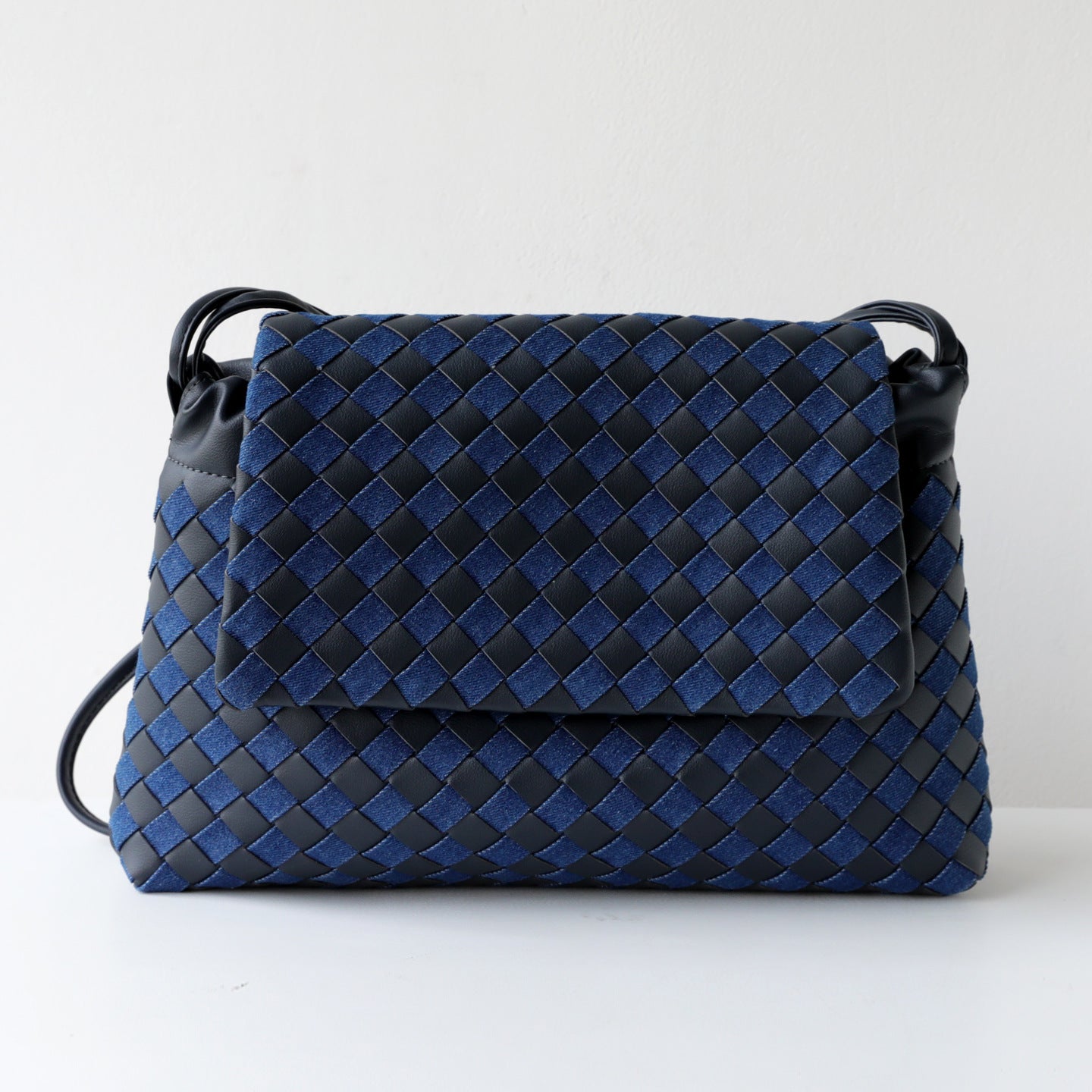Women's High-grade Flip Hand-woven Commuter Leather Large Capacity Garbage Women's Shoulder Bag