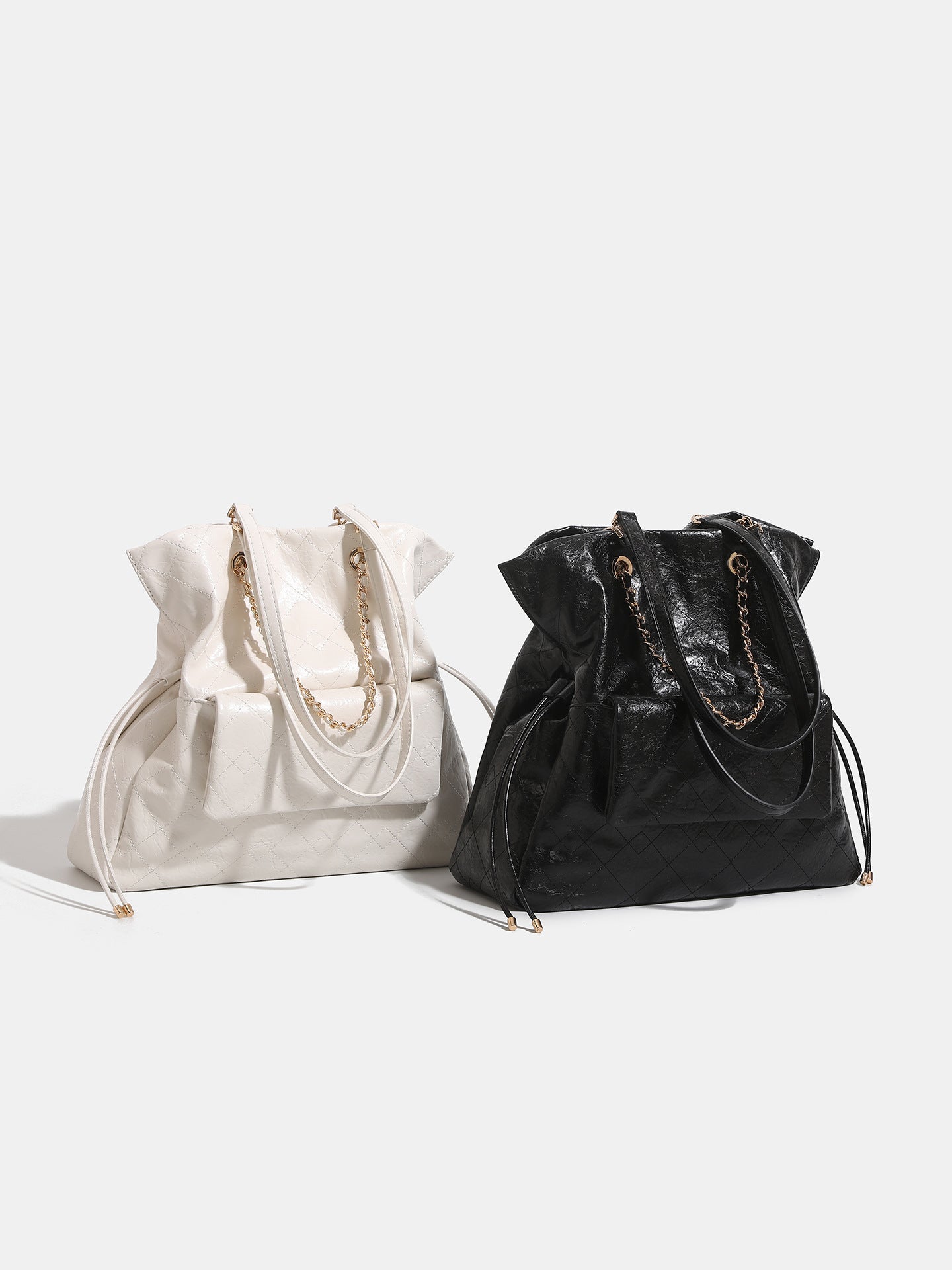 Women's Style Oil Wax Leather Diamond Chain Large Capacity Commuter Women's Backpack