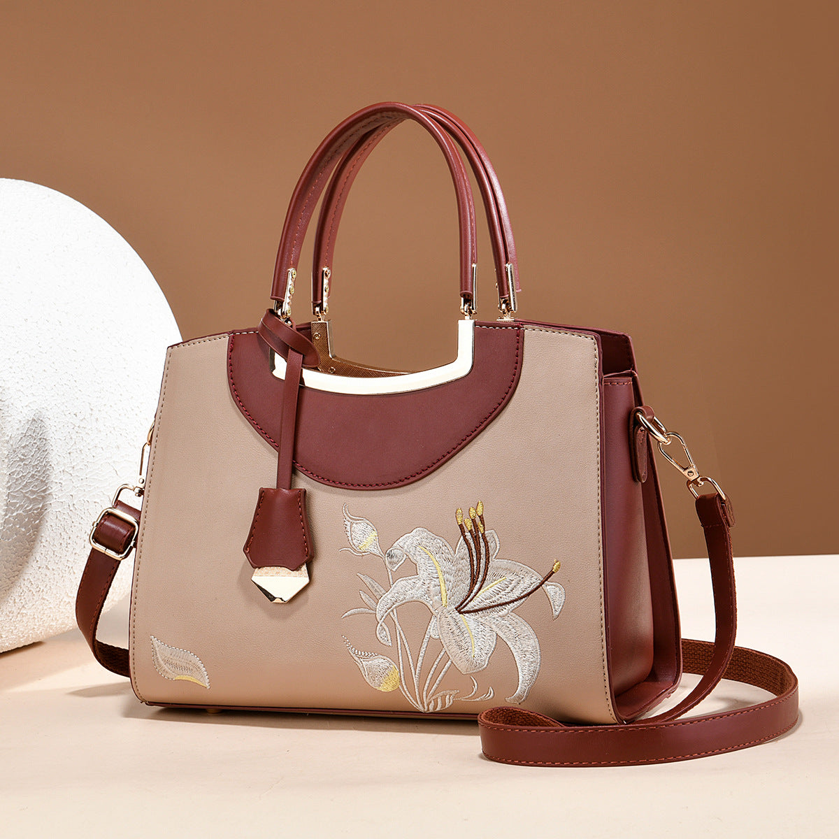 Women's Chinese Style Embroidery Mother's Large Capacity Generous Women's Handbag