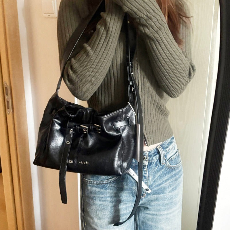 Versatile Pleating Large Capacity Motorcycle Commuter Bucket Bag