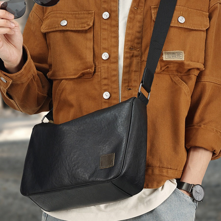 Men's Layer Cowhide High Sense Large Capacity Motorcycle Men's Messenger Bags