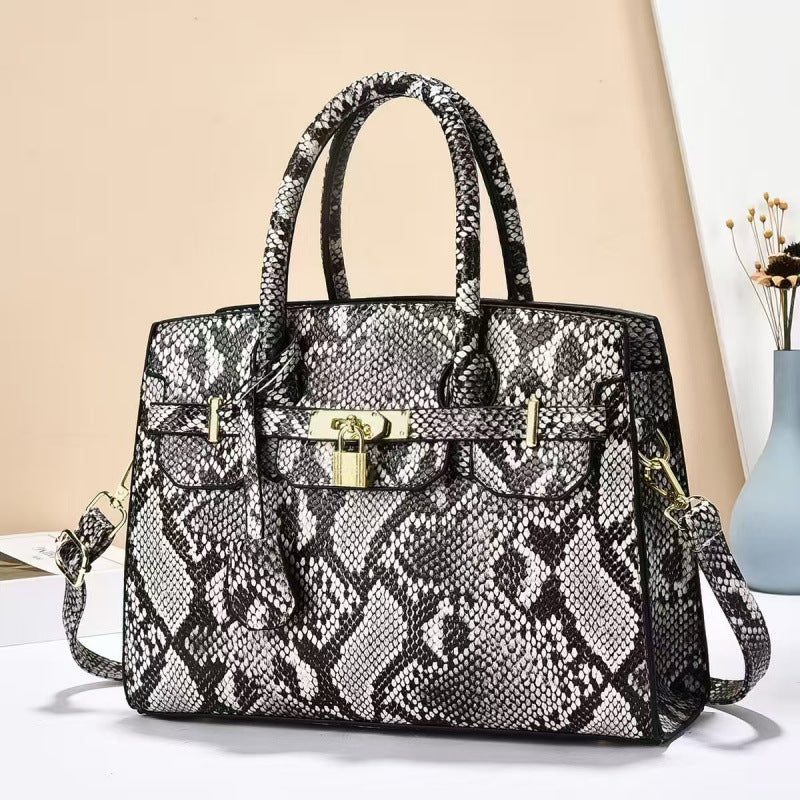 Women's Large Capacity Retro Easy Matching Fashion Handbags
