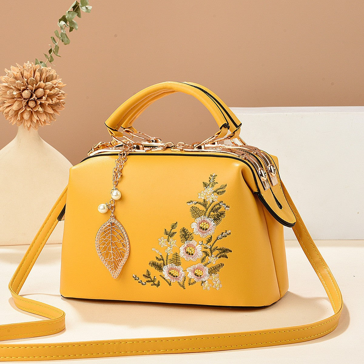 Women's Capacity National Style Floral Dignified Elegant Women's Shoulder Bag