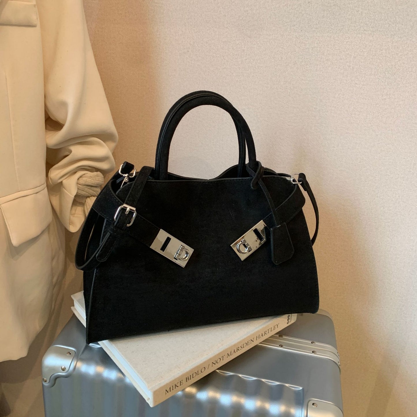 Women's Large Capacity Totes Design Light Luxury Bags