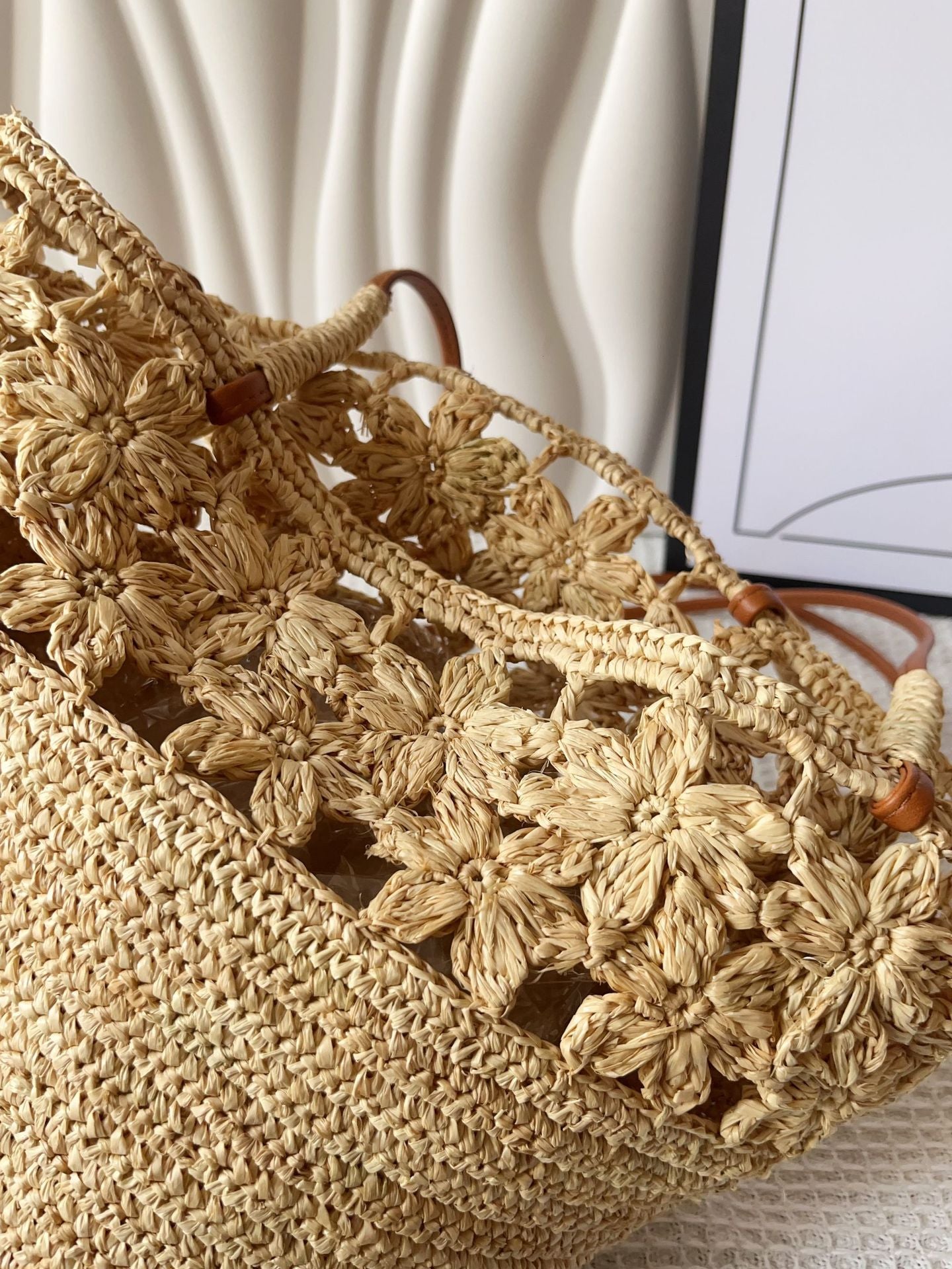 Women's Natural Raffia Hand Crocheting Flowers Straw Shoulder Bags