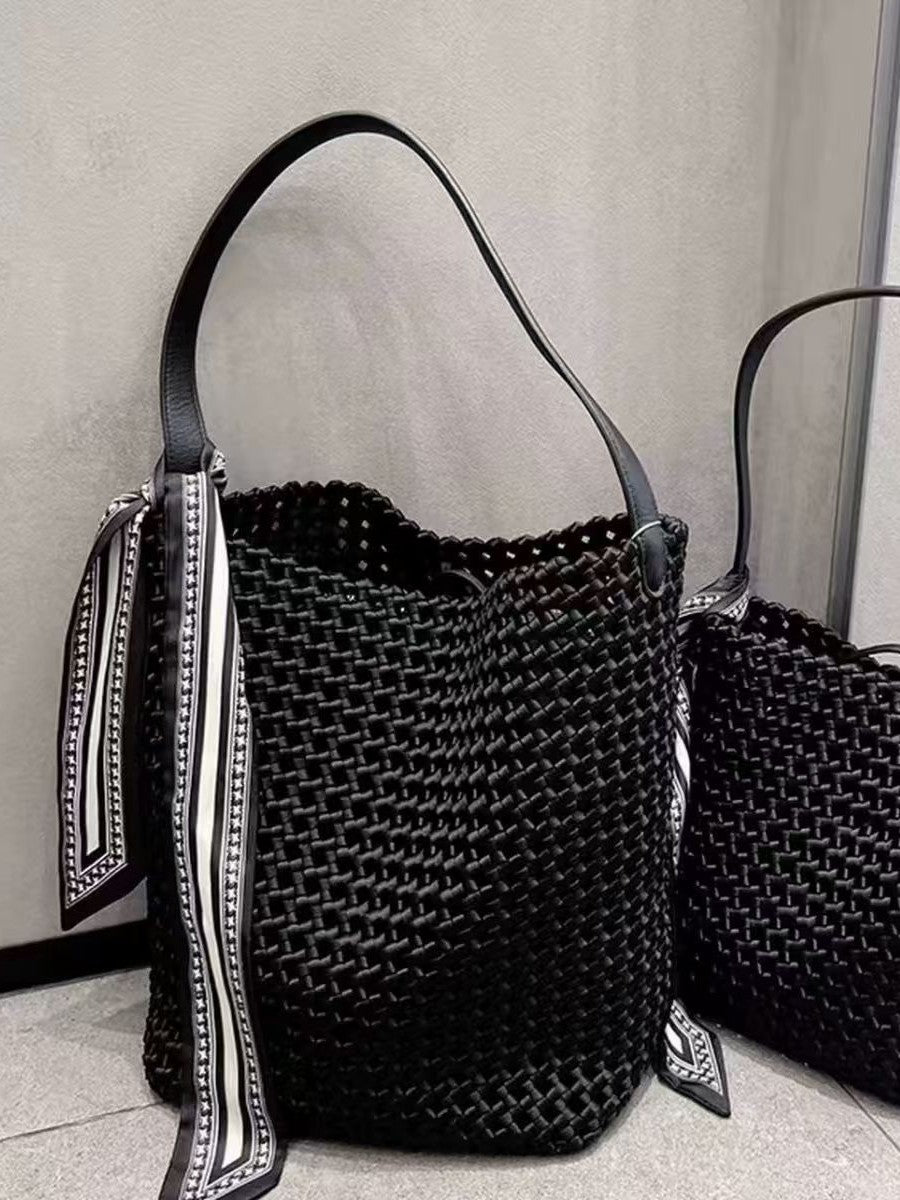 Niche Design Retro Woven Commuter Underarm Bucket Bag