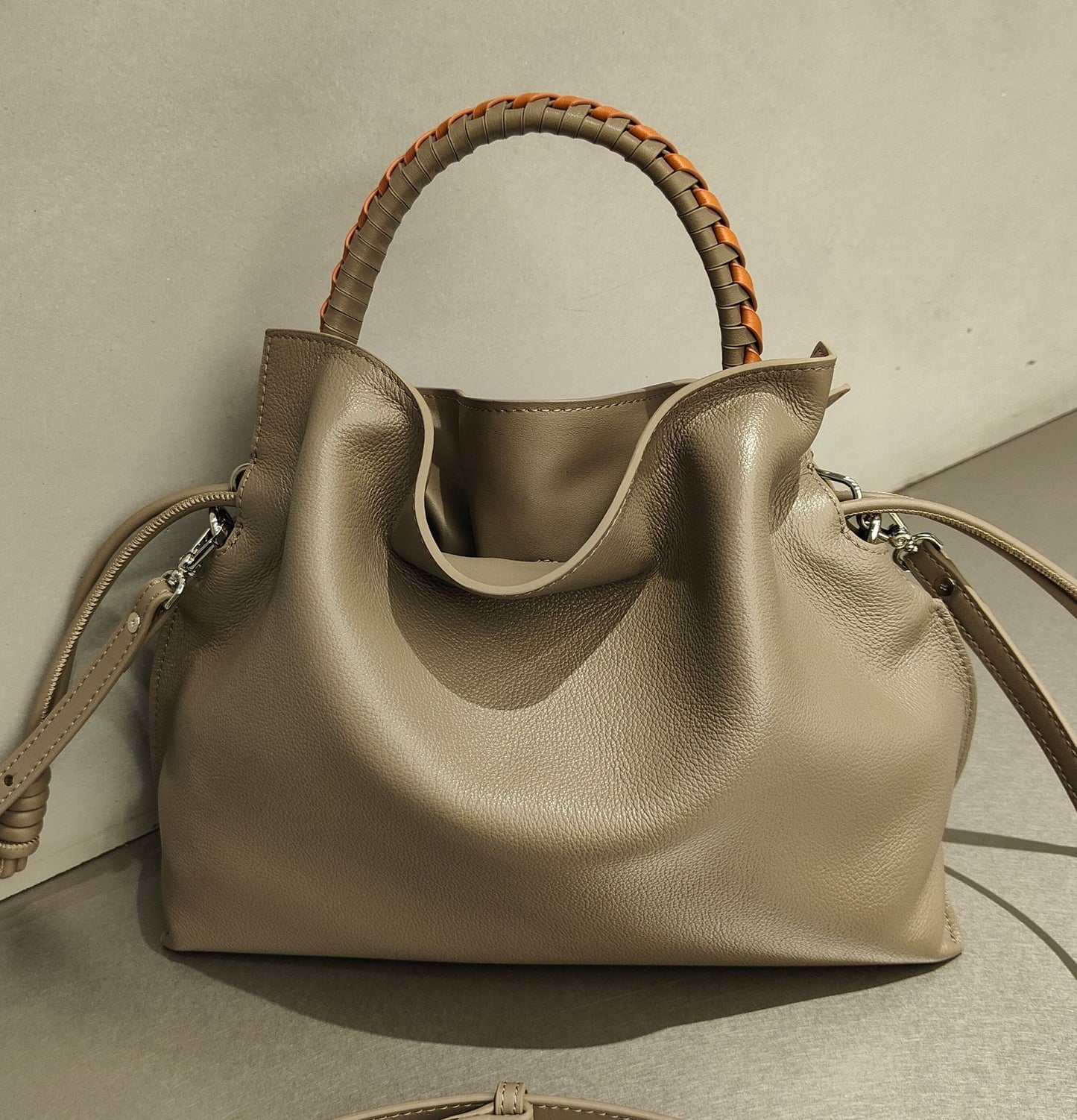 Women's Soft Simple First Layer Cowhide Woven Women's Handbag
