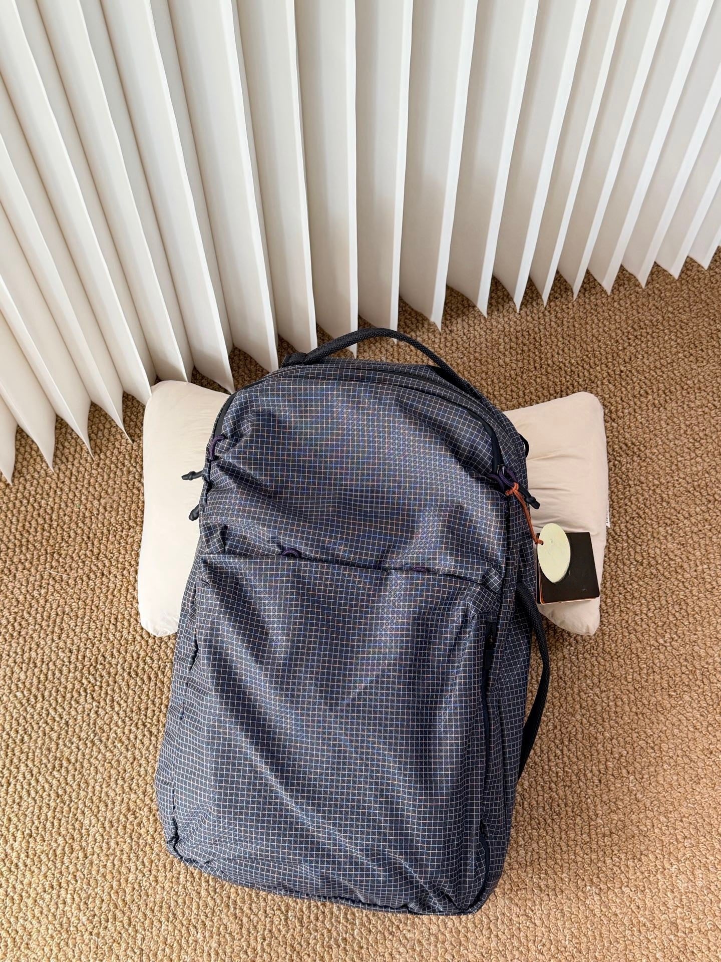 Women's & Men's Simple Business Large Capacity Lightweight Commuter Leisure Backpack