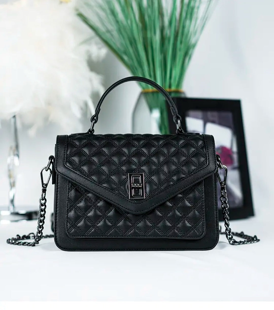 Women's Rhombus Simple Commute Fashion Large Capacity Chain Bags