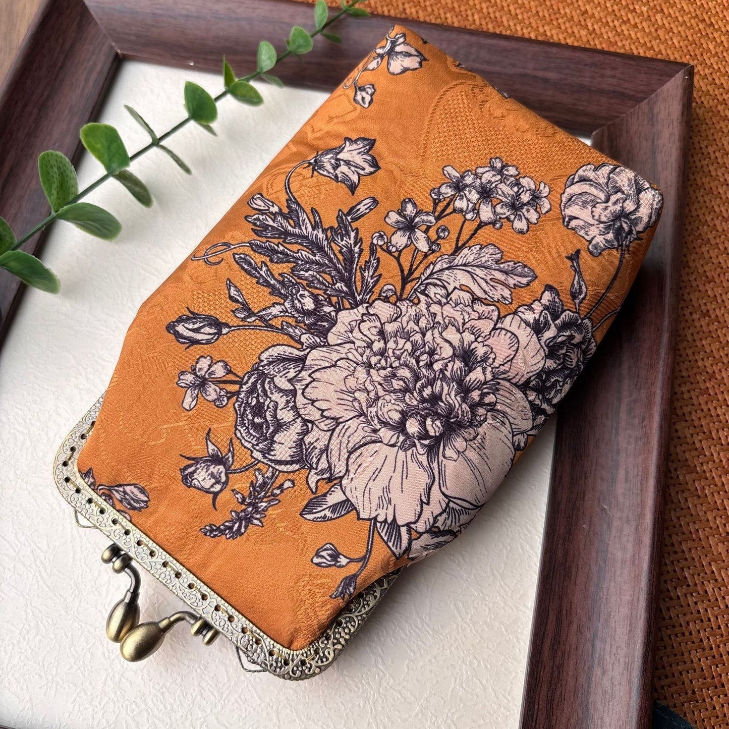 Finished Ancient Style Female Vertical Retro Tassel Frame Mobile Phone Bag