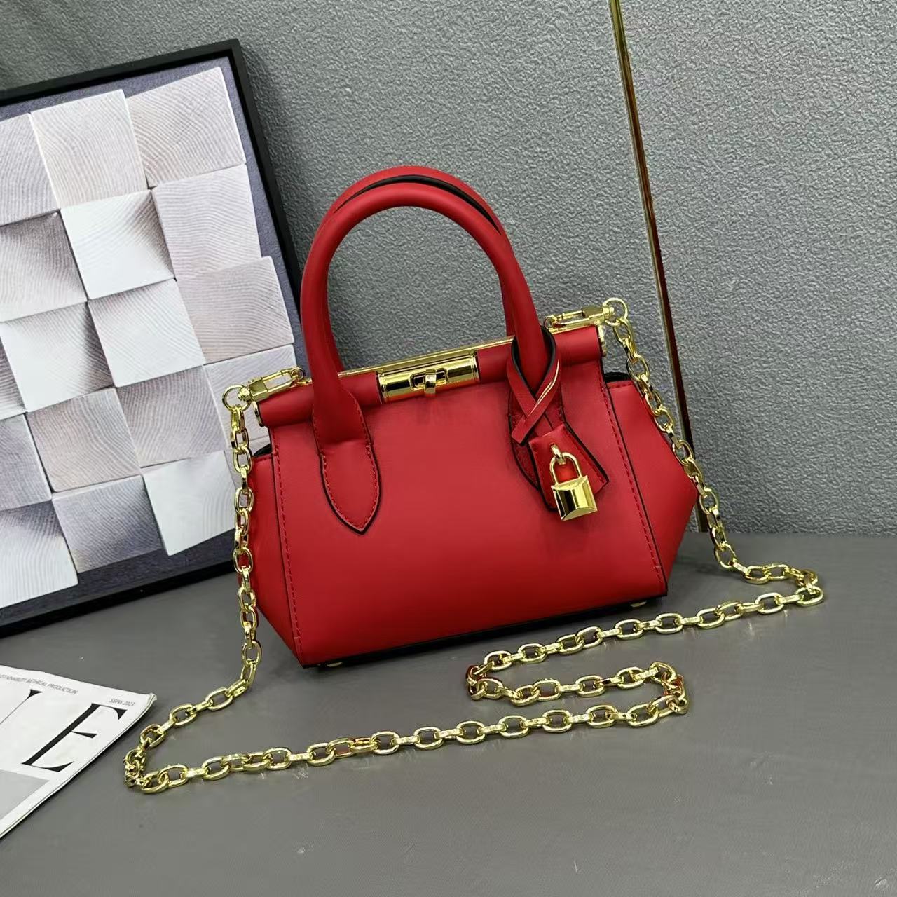 Women's Fashion Chain High Sense Versatile Light Women's Handbag