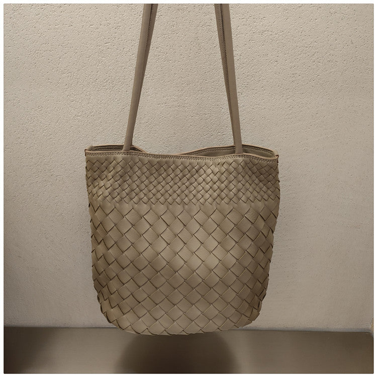 Niche High-grade Leisure Commute Woven Large Capacity Bucket Bag