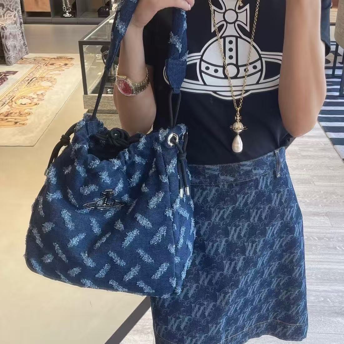 Queen Mother Of The West Saturn Locomotive Wandering Bowling Crocodile Women's Messenger Bag