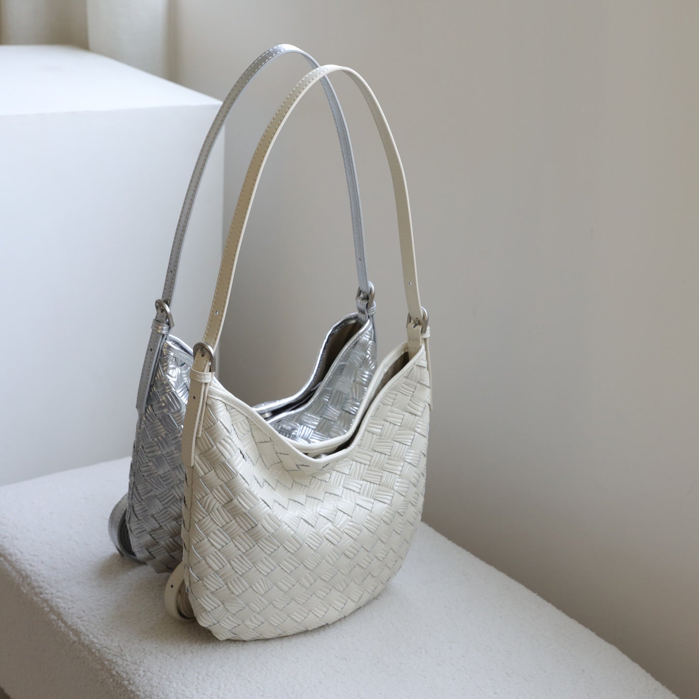 Women's High-grade Lightweight Woven Fashionable Leather Underarm Bag