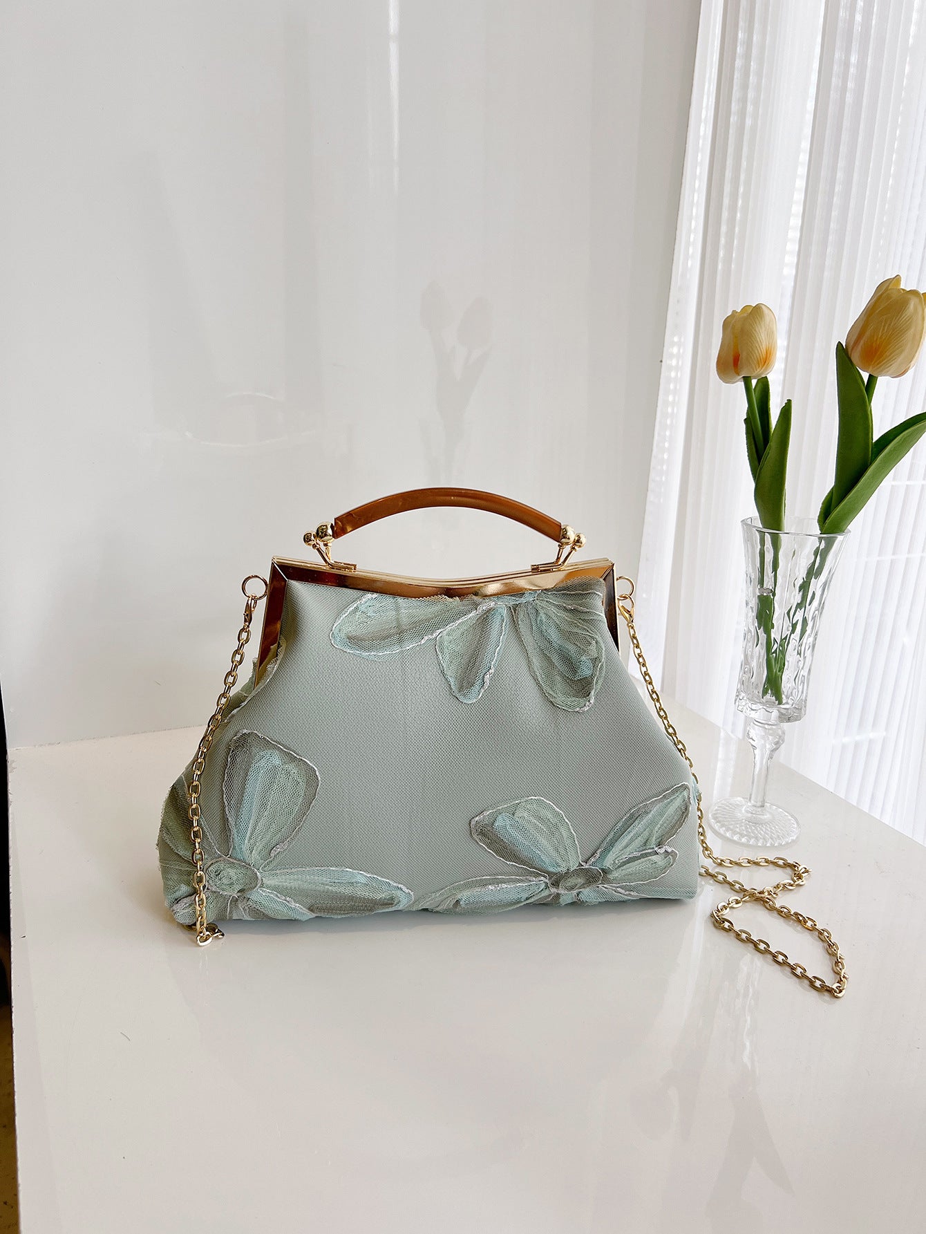 Women's Embroidered Chinese Style Retro Dinner Flower Portable Shell Coin Purses