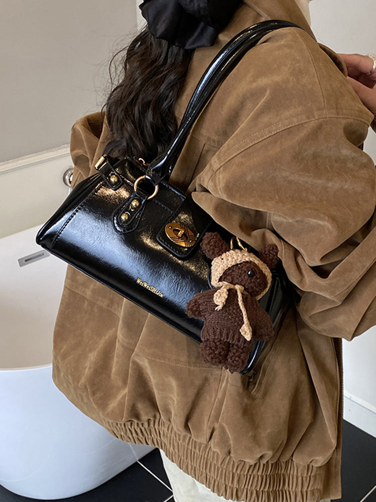 Trendy Fashionable Retro Oil Wax Leather Underarm Minority Temperament Bags