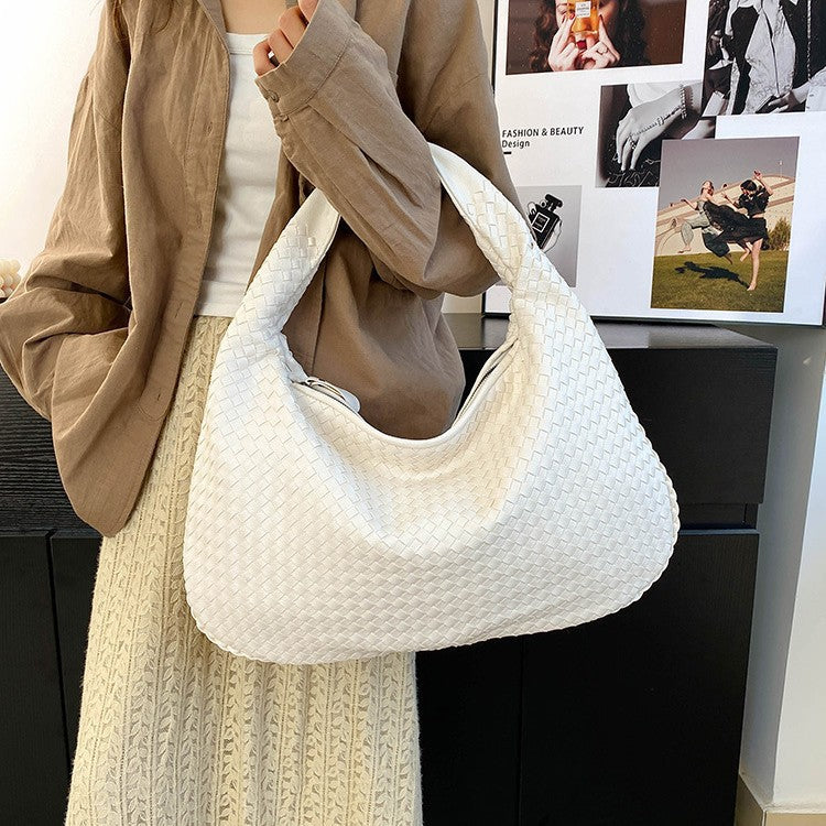 Women's Fashion Selenodont Large Capacity Handmade Woven Retro Dumpling Women's Messenger Bag