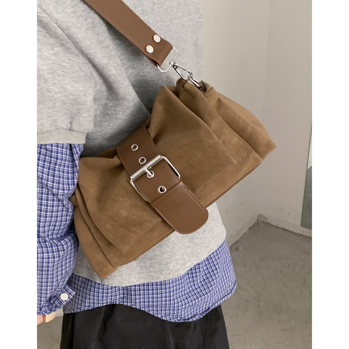 Women's Retro Minority Textured Simple Winter Commuter Underarm Bag