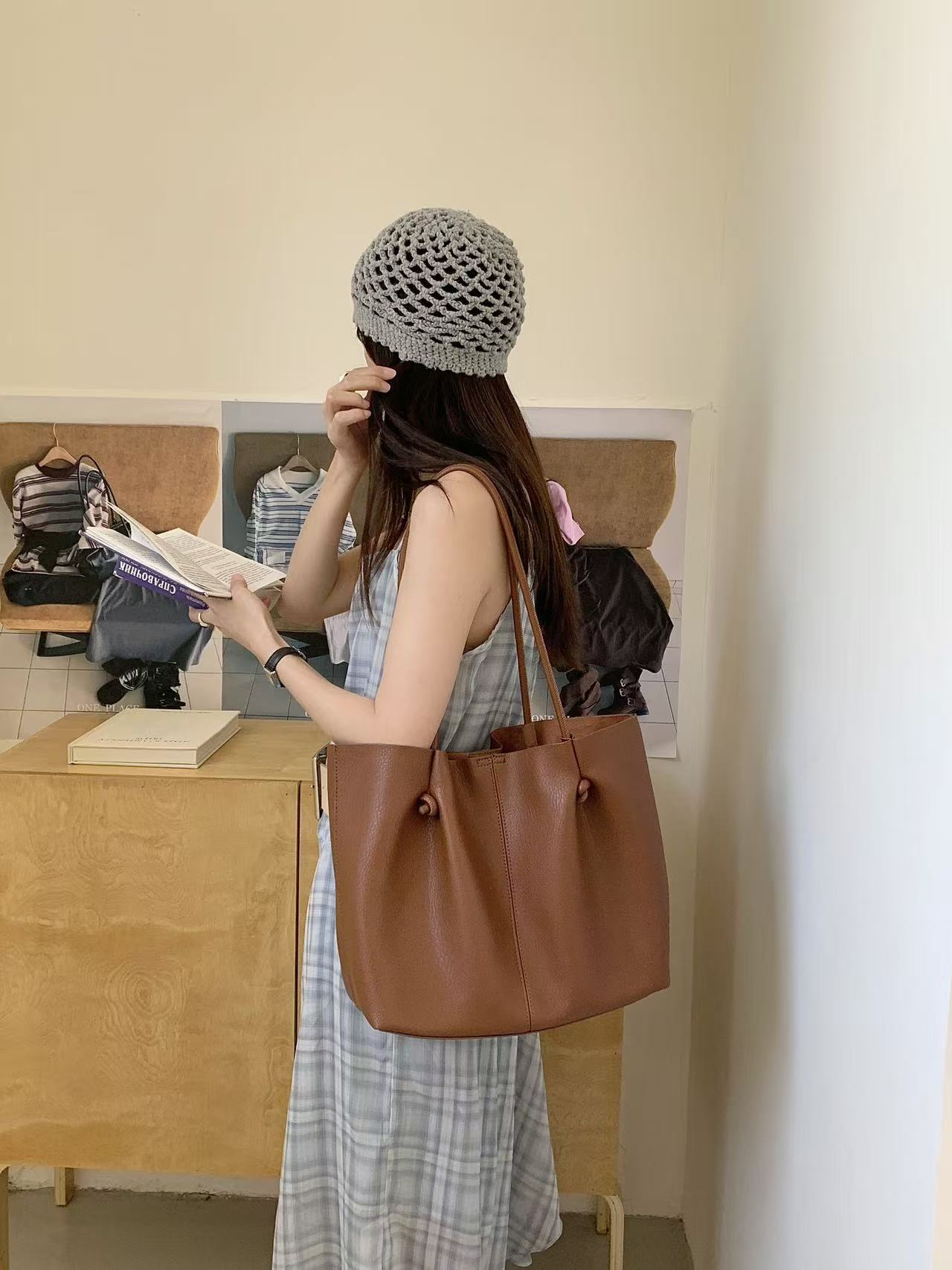 Women's Idle Large Capacity Solid Color Commute Easy Women's Handbag