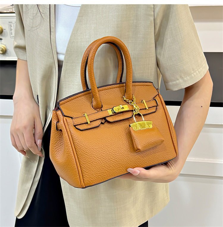 Unique Classy Women's Platinum Large Capacity Women's Shoulder Bag
